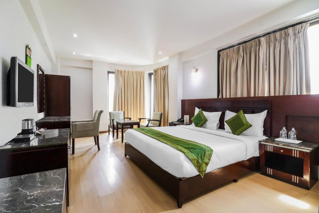 Treebo Trend Hotel Parker Ahmedabad Exterior photo