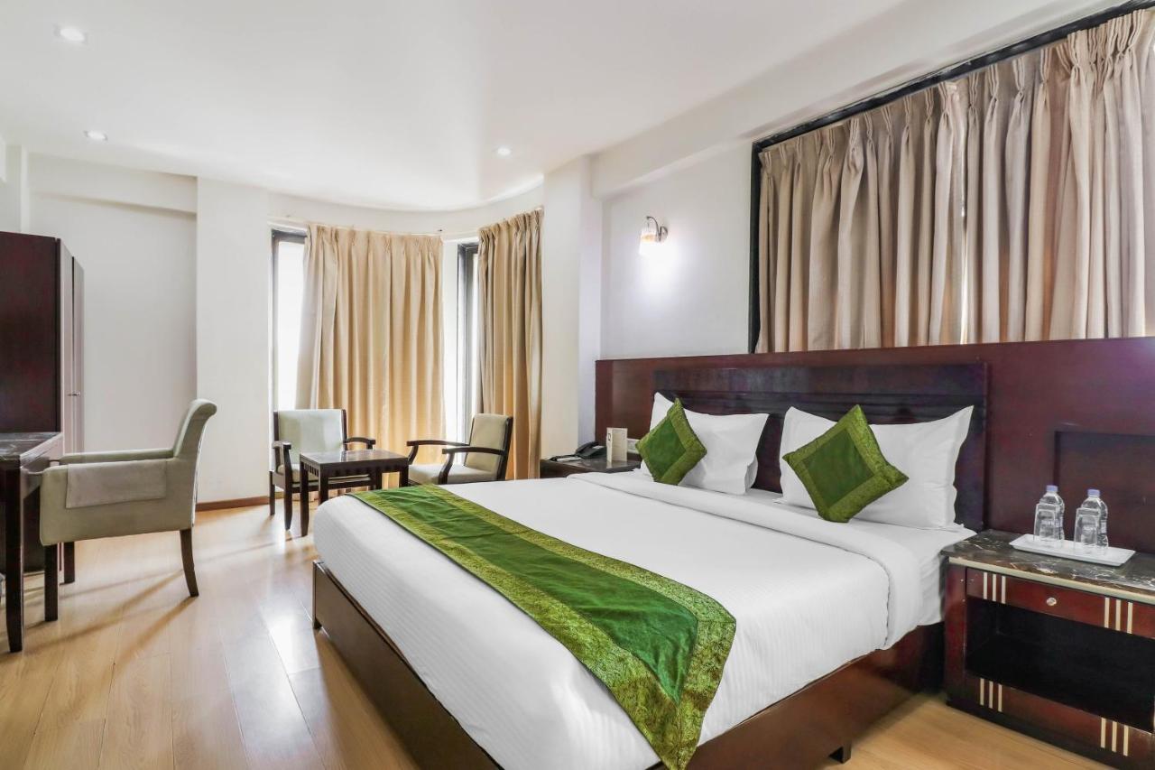 Treebo Trend Hotel Parker Ahmedabad Exterior photo